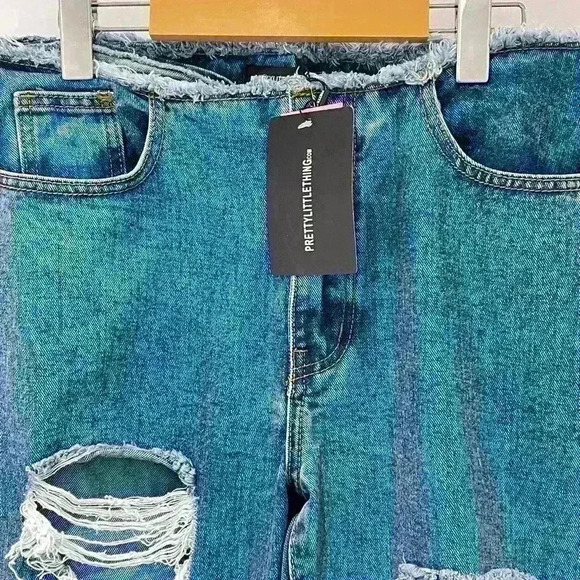 NWT Pretty little thing mid rise, flared ripped jeans  size US 10 - Picture 5 of 8